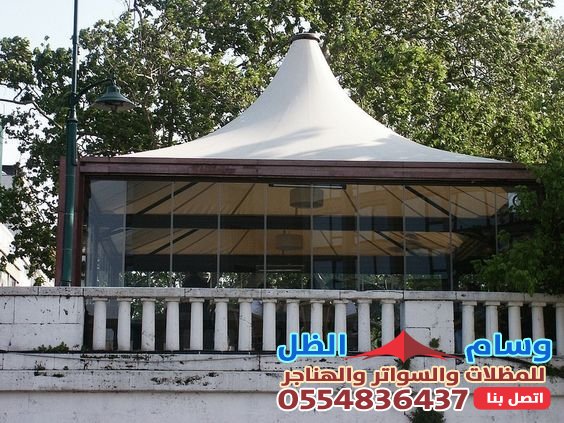 مظلة هرمية بمؤسسة وسام الظل: مزيج من الجمال والوظائف